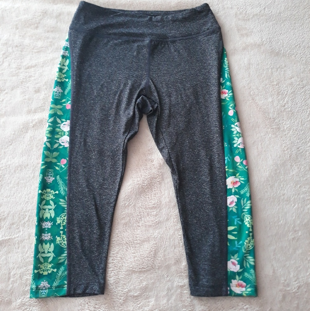 LulaRoe Jade  Capri Athletic Leggings